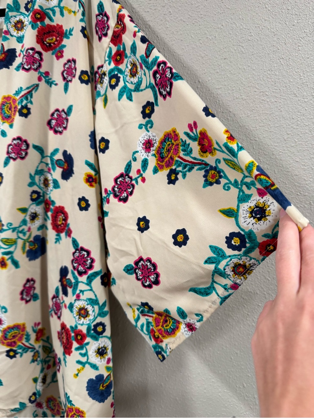 Floral Open-Front Kimono in Cream - Picture 4 of 7